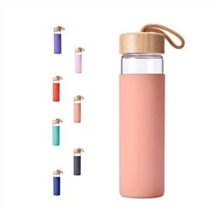 בקבוק מים מזכוכית עם כיסוי